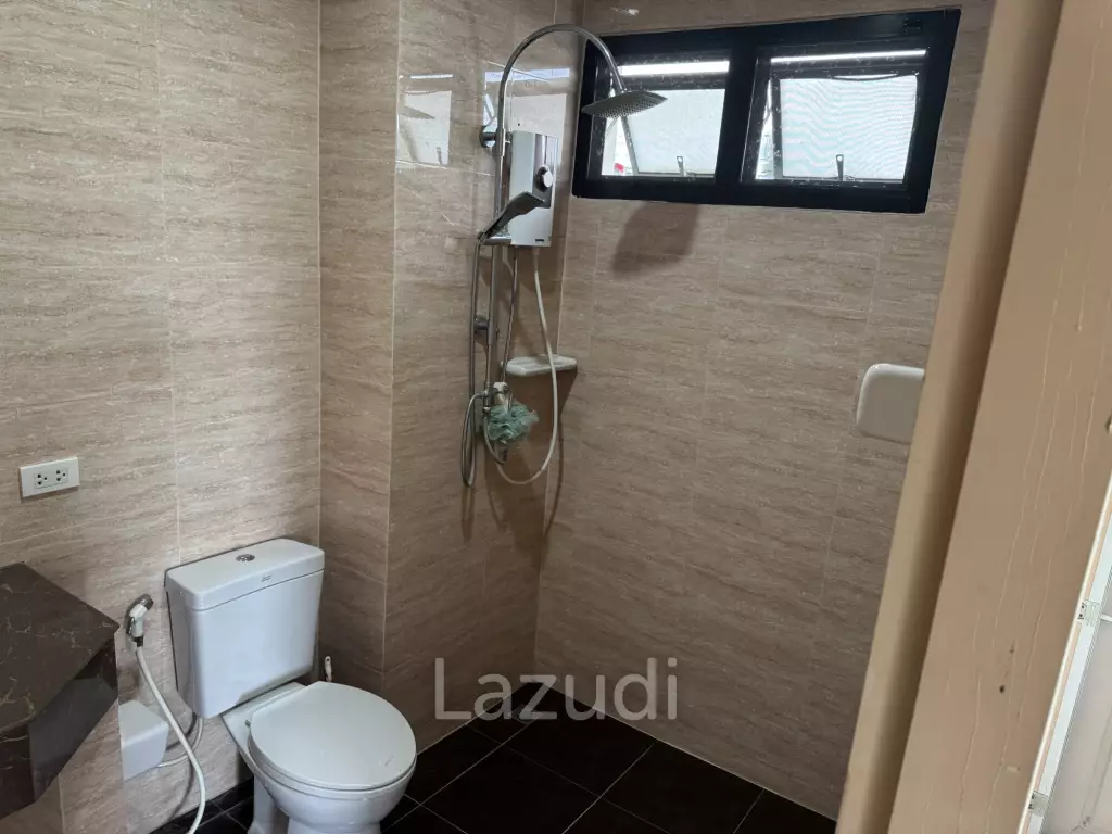 SOI 102: 3 Bedroom house, common pool, cover parking