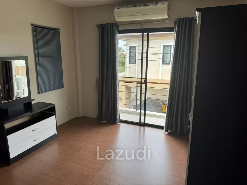 SOI 102: 3 Bedroom house, common pool, cover parking