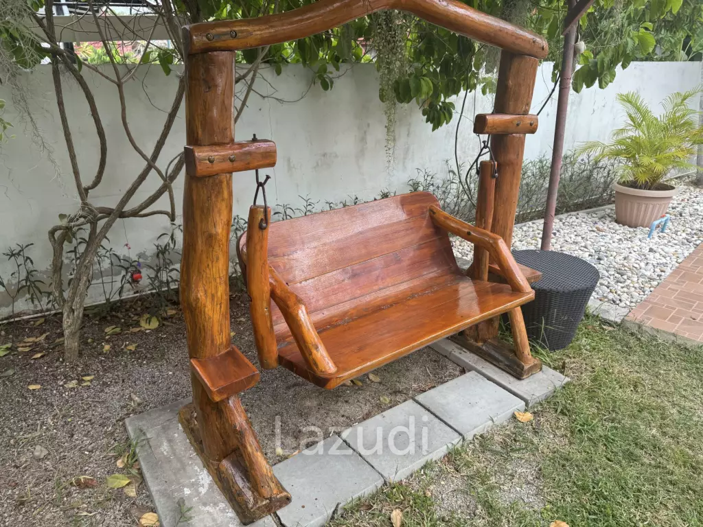 SOI 102: 3 Bedroom house, common pool, cover parking