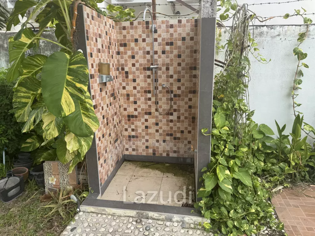 SOI 102: 3 Bedroom house, common pool, cover parking