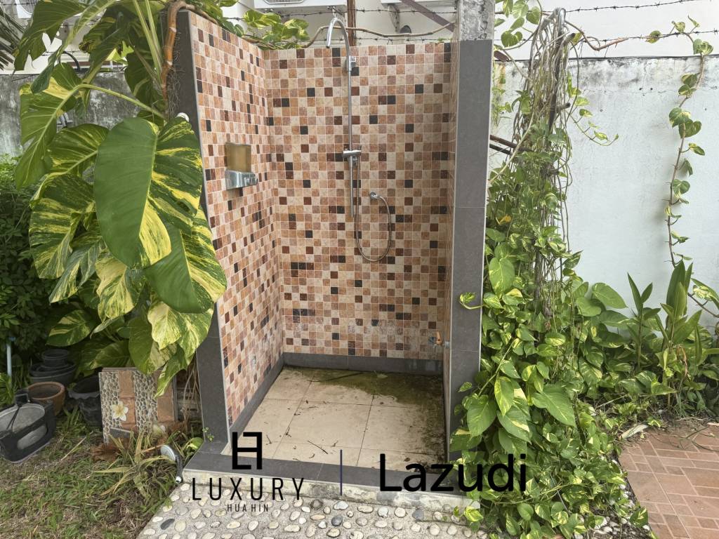 SOI 102: 3 Bedroom house, common pool, cover parking