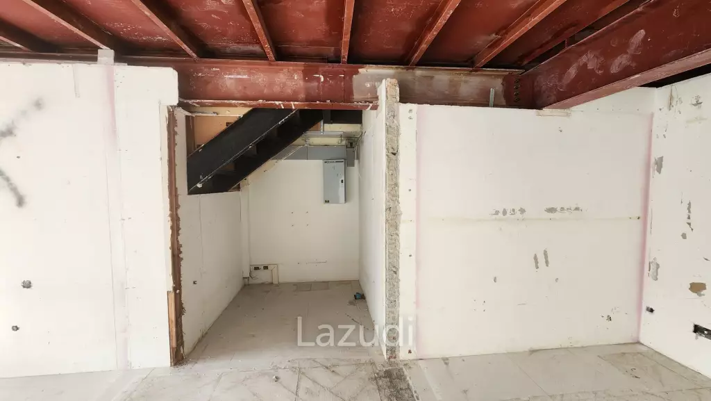 184SQM Retail Space with High Ceilings in Phrom Phong Soi 39 Resident Building– Perfect for Spa, Retail or Restaurant
