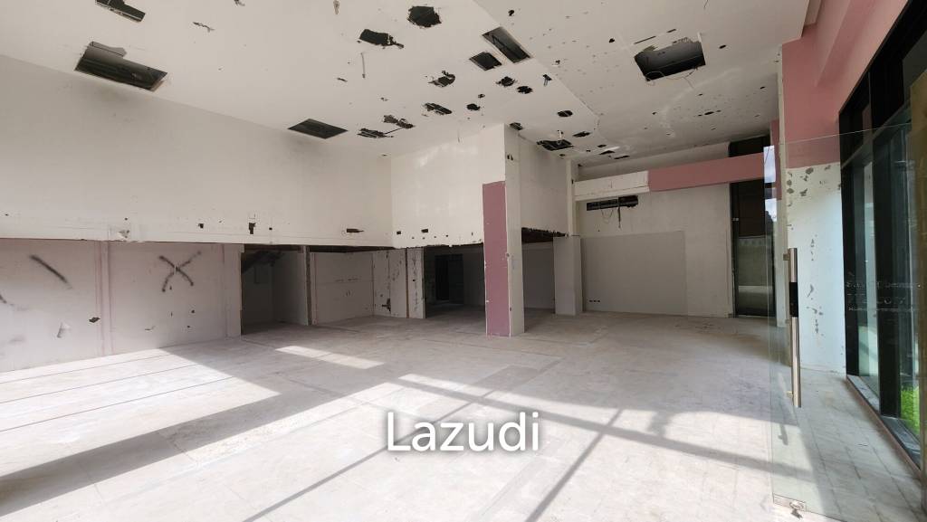 184SQM Retail Space with High Ceilings in Phrom Phong Soi 39 Resident Building– Perfect for Spa, Retail or Restaurant