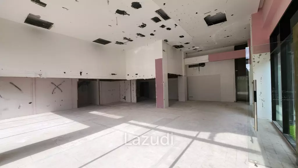 184SQM Retail Space with High Ceilings in Phrom Phong Soi 39 Resident Building– Perfect for Spa, Retail or Restaurant