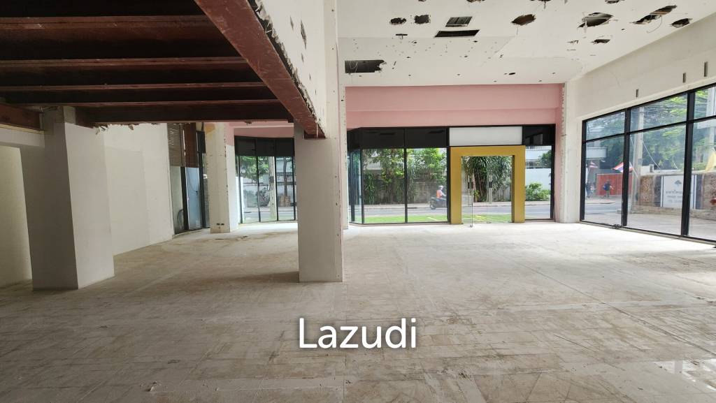184SQM Retail Space with High Ceilings in Phrom Phong Soi 39 Resident Building– Perfect for Spa, Retail or Restaurant