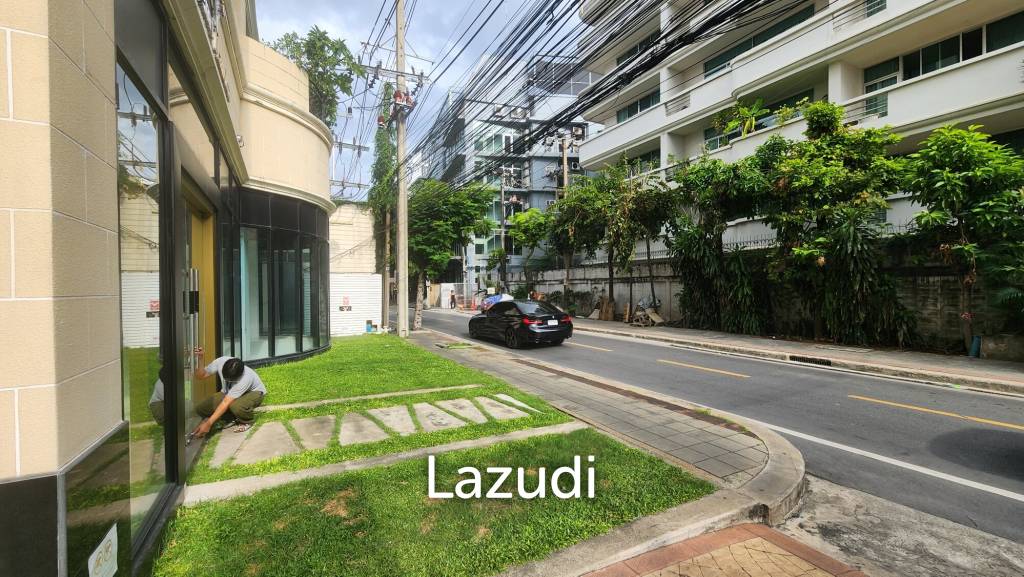 184SQM Retail Space with High Ceilings in Phrom Phong Soi 39 Resident Building– Perfect for Spa, Retail or Restaurant