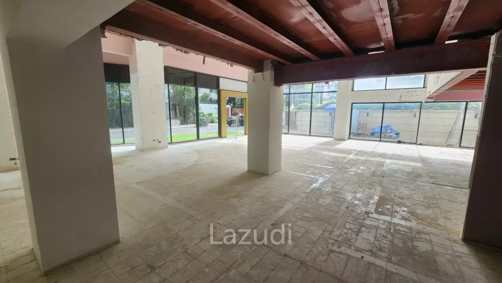 184SQM Retail Space with High Ceilings in Phrom Phong Soi 39 Resident Building– Perfect for Spa, Retail or Restaurant