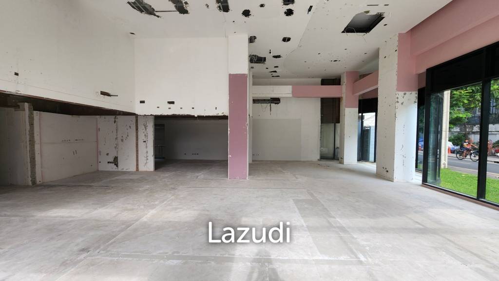 184SQM Retail Space with High Ceilings in Phrom Phong Soi 39 Resident Building– Perfect for Spa, Retail or Restaurant
