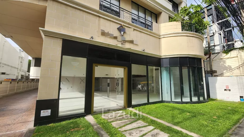 184SQM Retail Space with High Ceilings in Phrom Phong Soi 39 Resident Building– Perfect for Spa, Retail or Restaurant