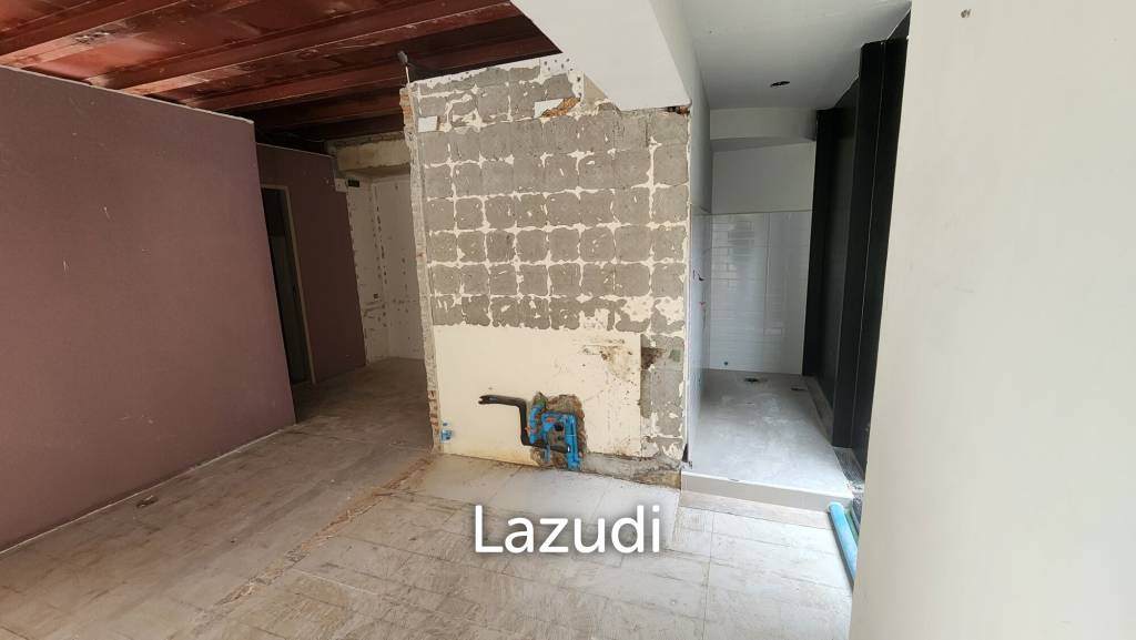 184SQM Retail Space with High Ceilings in Phrom Phong Soi 39 Resident Building– Perfect for Spa, Retail or Restaurant