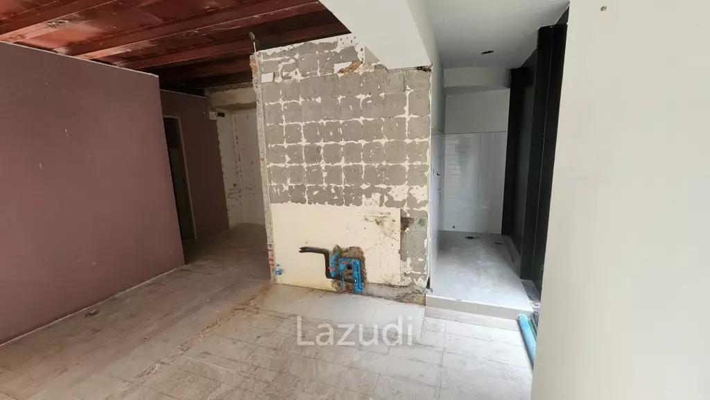 184SQM Retail Space with High Ceilings in Phrom Phong Soi 39 Resident Building– Perfect for Spa, Retail or Restaurant