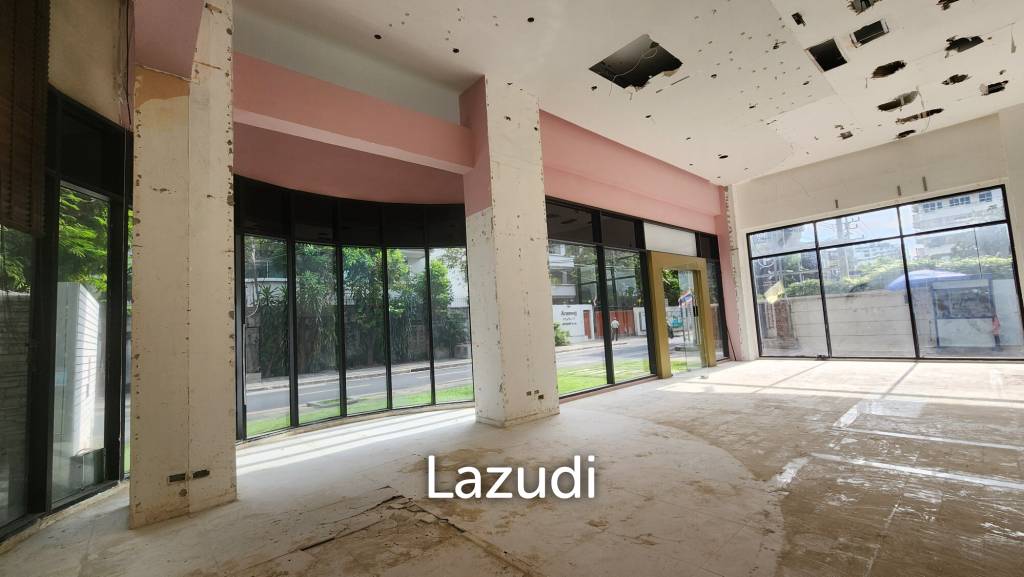 184SQM Retail Space with High Ceilings in Phrom Phong Soi 39 Resident Building– Perfect for Spa, Retail or Restaurant