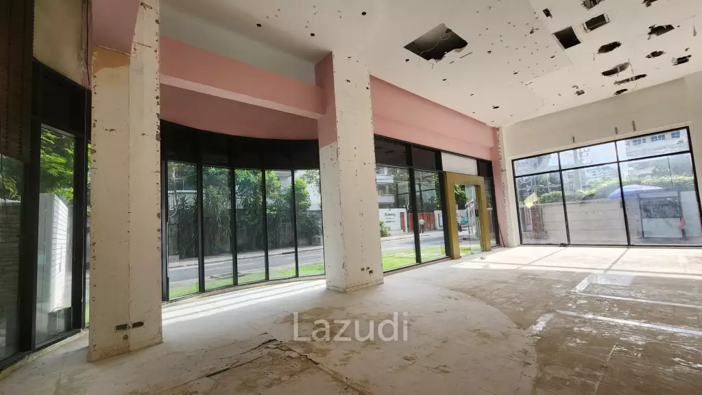 184SQM Retail Space with High Ceilings in Phrom Phong Soi 39 Resident Building– Perfect for Spa, Retail or Restaurant