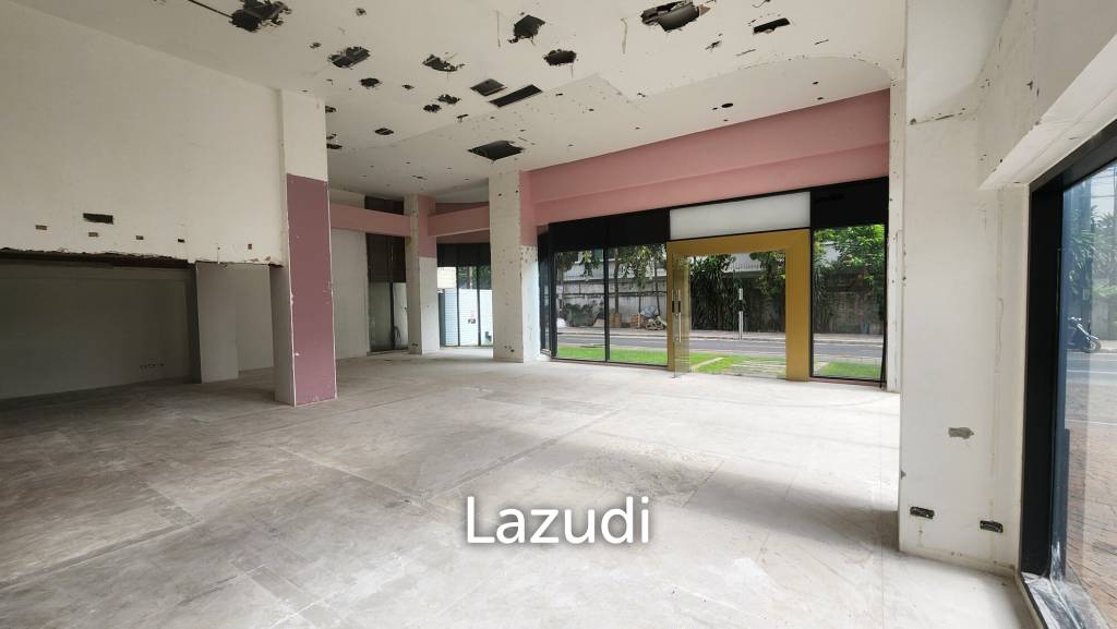 184SQM Retail Space with High Ceilings in Phrom Phong Soi 39 Resident Building– Perfect for Spa, Retail or Restaurant