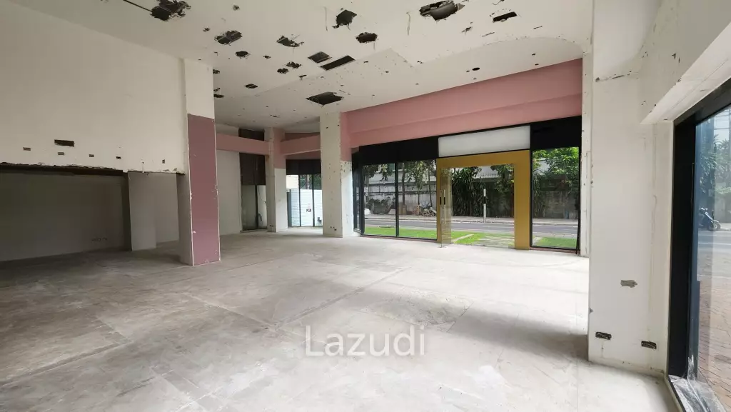 184SQM Retail Space with High Ceilings in Phrom Phong Soi 39 Resident Building– Perfect for Spa, Retail or Restaurant