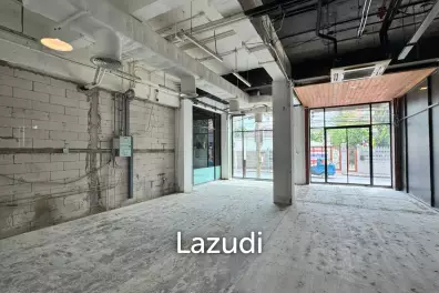 Prime space on Suk 49, suitable as retail showroom or F&B