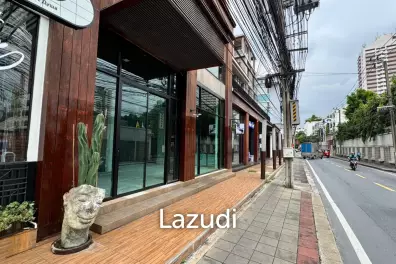 Prime space on Suk 49, suitable as retail showroom or F&B