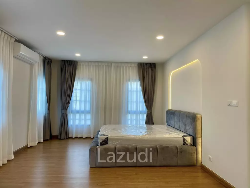 4 Bedroom 5 Bathroom Centro Bangna