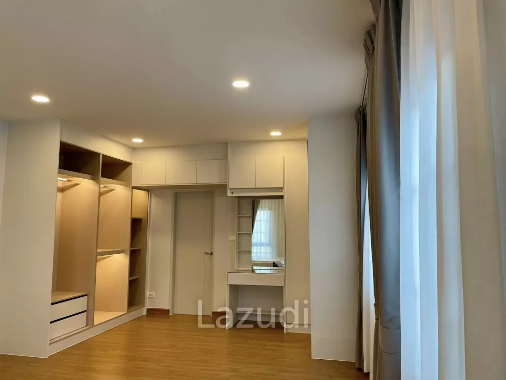 4 Bedroom 5 Bathroom Centro Bangna