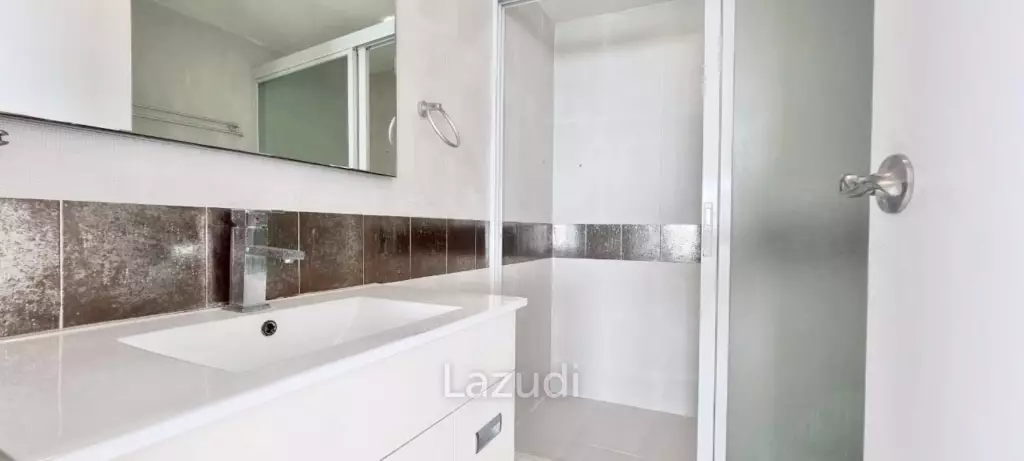 3 Bed 3 Bath 188 SQ.M. Sunshine Beach Condotel
