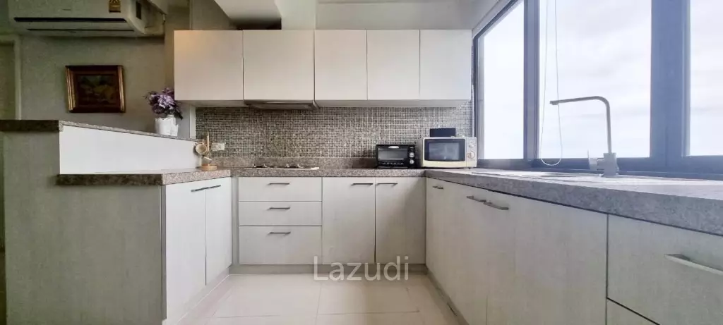 3 Bed 3 Bath 188 SQ.M. Sunshine Beach Condotel