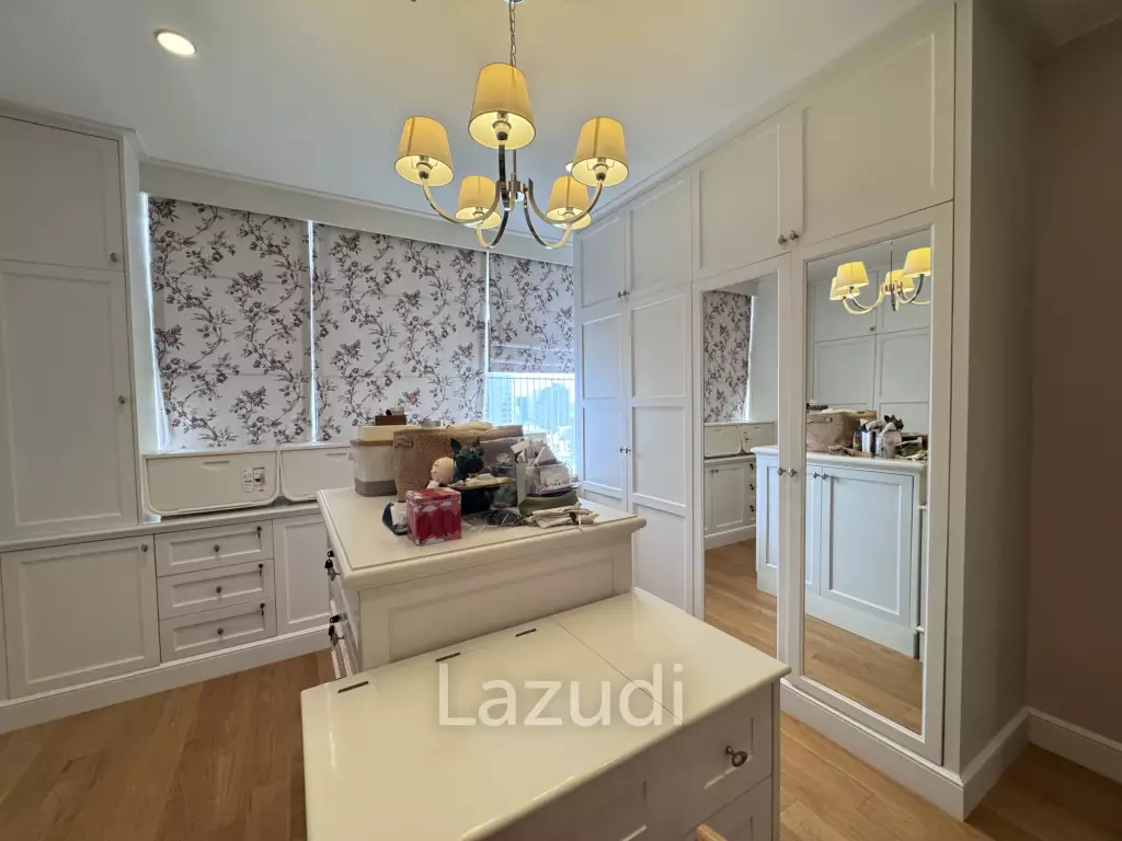 3 Bed 3 Bath  215 SQ.M at Langsuan Ville