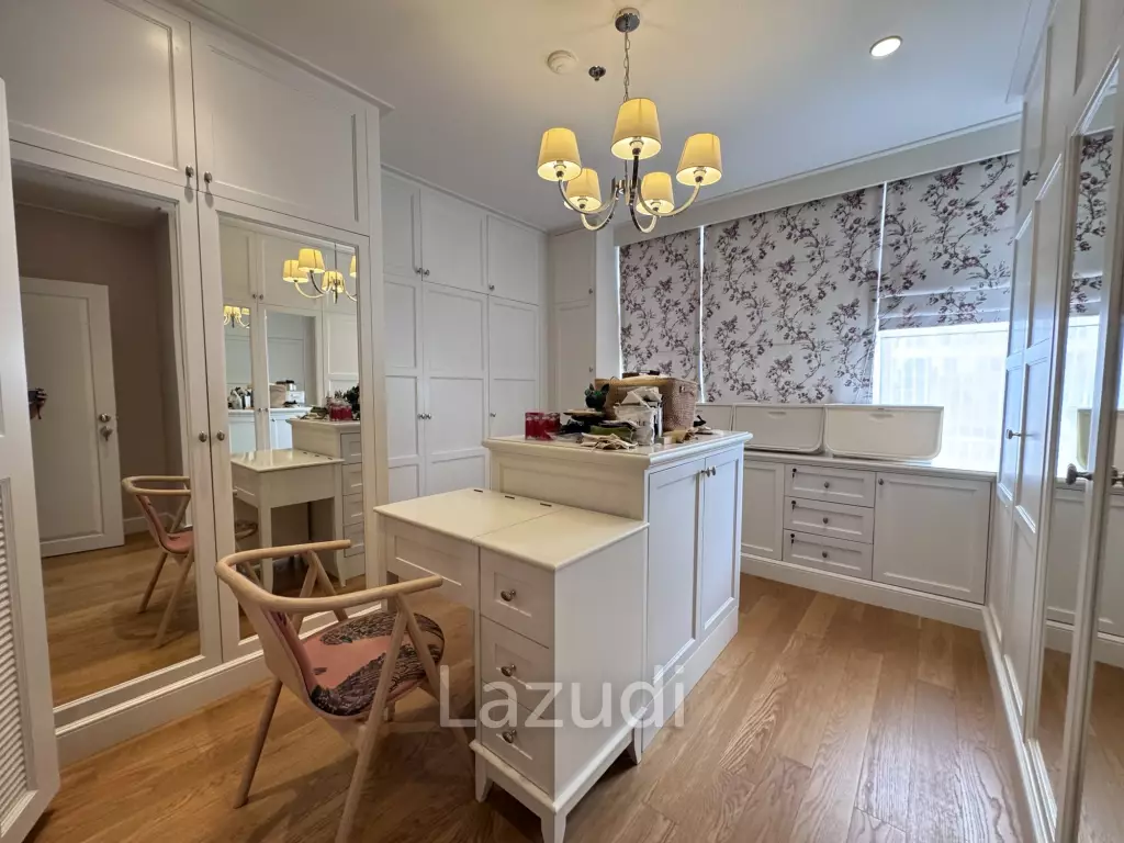 3 Bed 3 Bath  215 SQ.M at Langsuan Ville