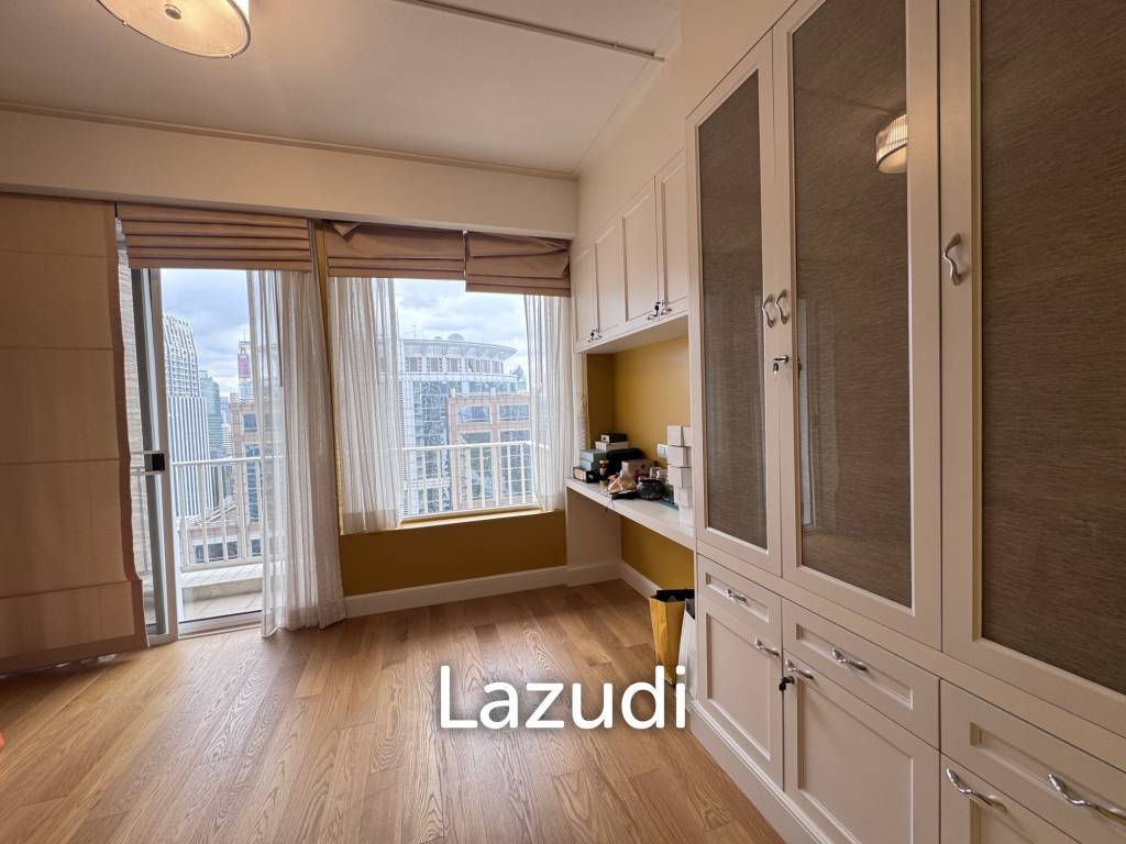 3 Bed 3 Bath  215 SQ.M at Langsuan Ville