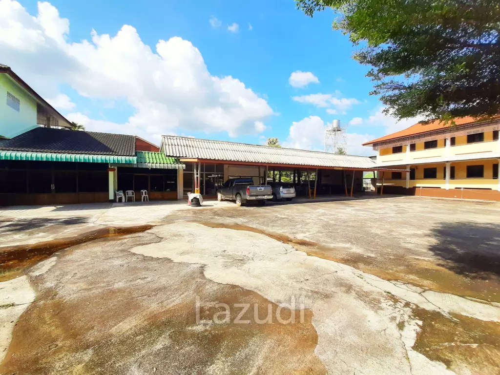 ขายโรงแรมจำนวน 20 ห้องพร้อมบ้าน 1 หลังในตัวเมืองเชียงราย
