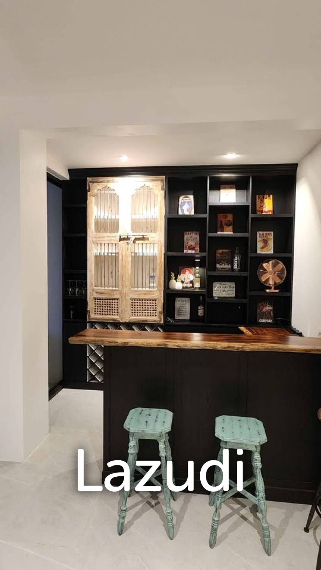 Ultra-Luxury 5-Bedroom Villa: Black Mountain, Saltwater pool