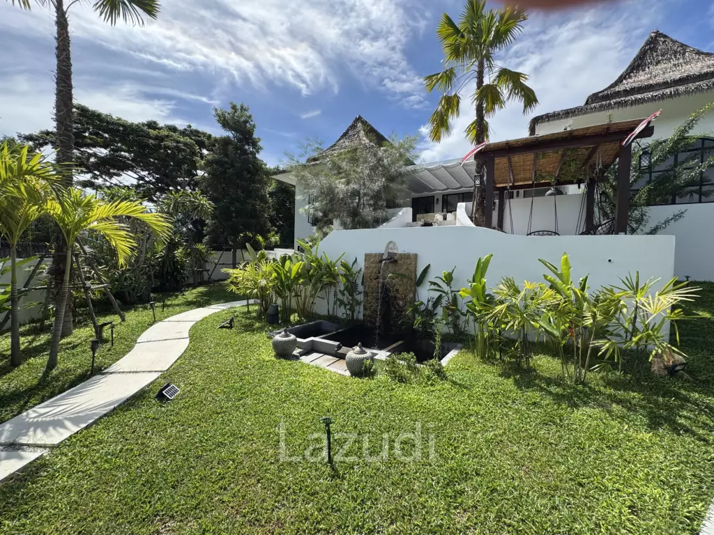 Ultra-Luxury 5-Bedroom Villa: Black Mountain, Saltwater pool