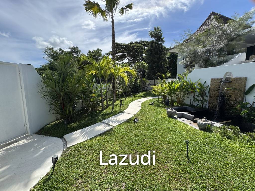Ultra-Luxury 5-Bedroom Villa: Black Mountain, Saltwater pool
