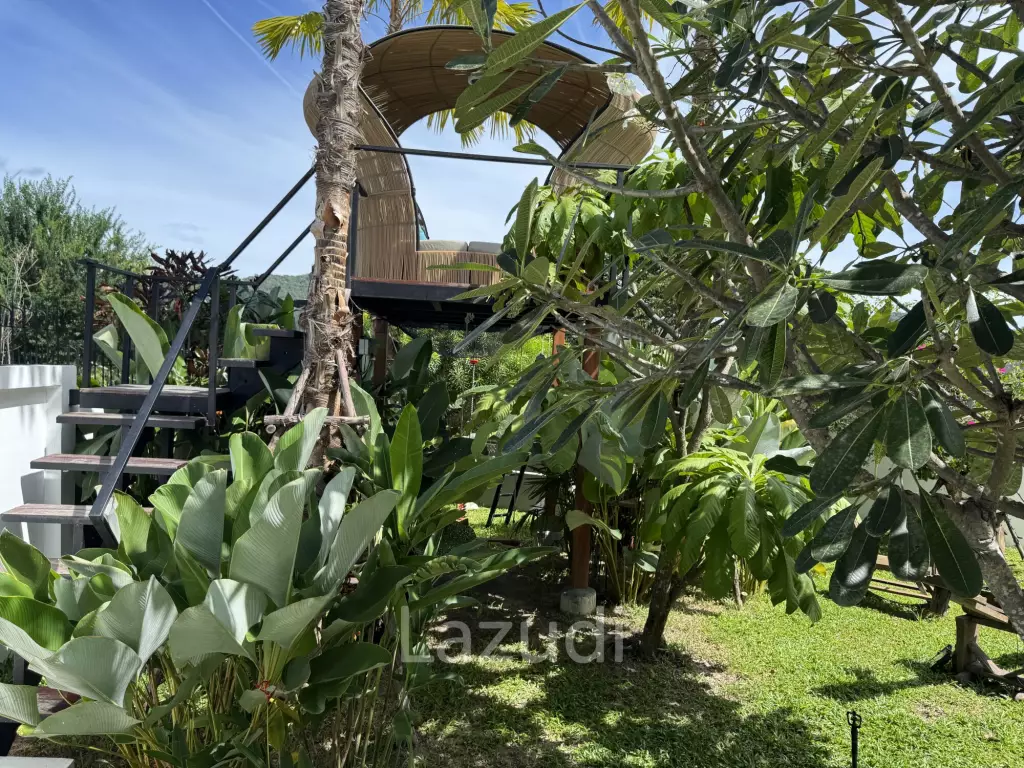 Ultra-Luxury 5-Bedroom Villa: Black Mountain, Saltwater pool