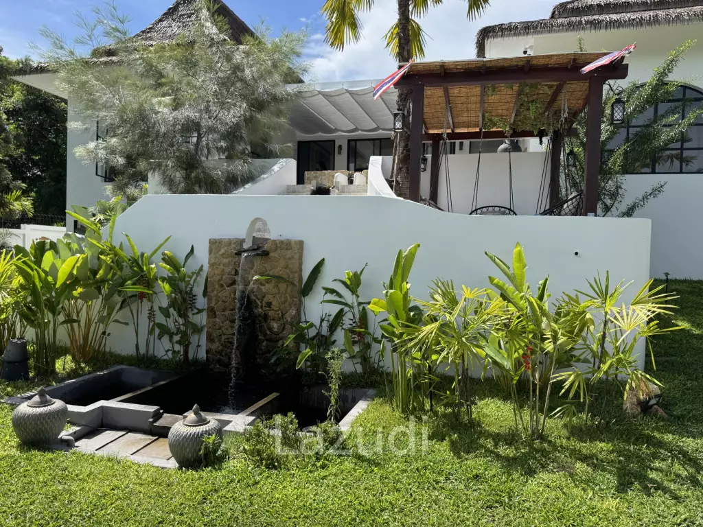 Ultra-Luxury 5-Bedroom Villa: Black Mountain, Saltwater pool