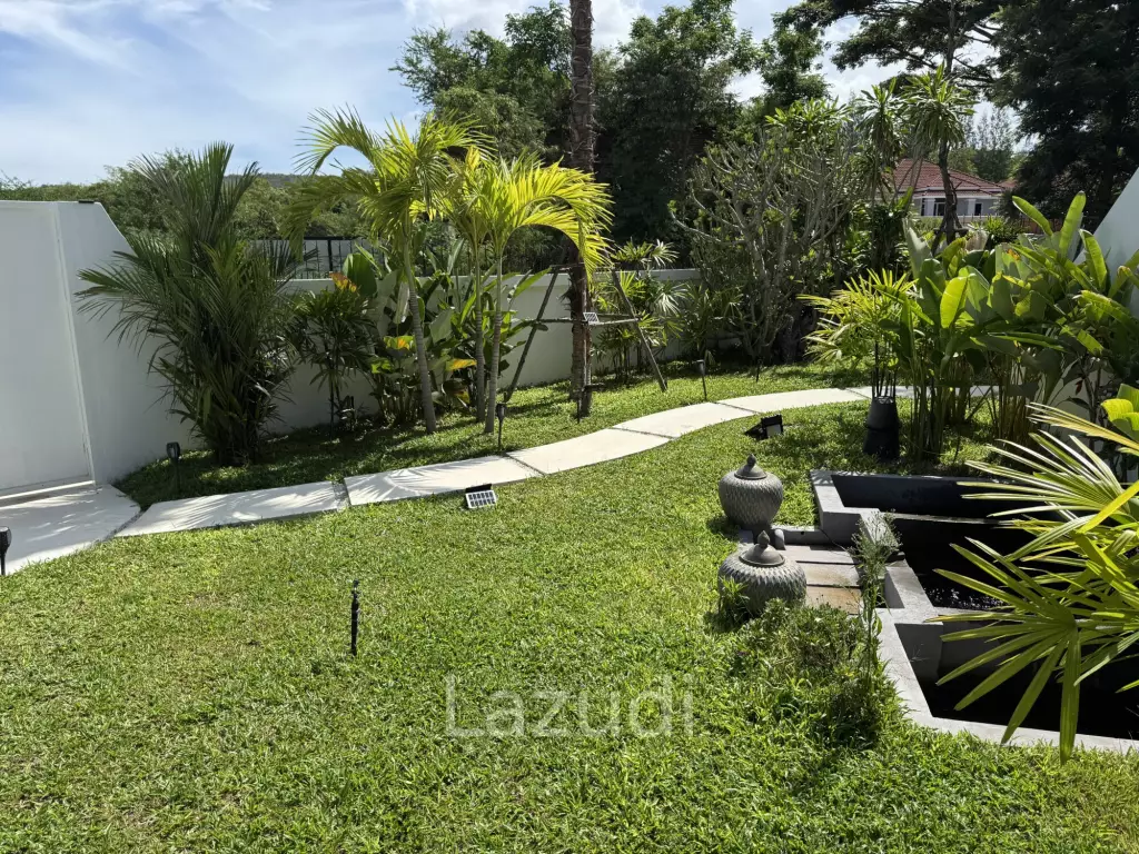 Ultra-Luxury 5-Bedroom Villa: Black Mountain, Saltwater pool