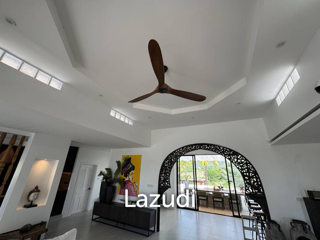 Ultra-Luxury 5-Bedroom Villa: Black Mountain, Saltwater pool