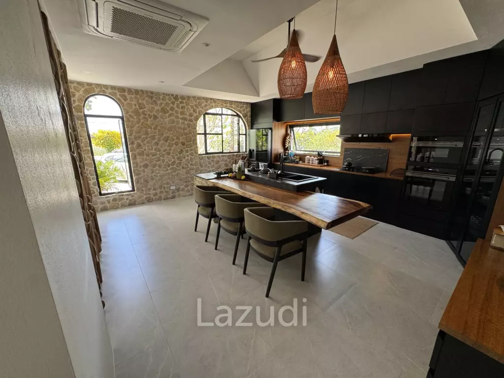 Ultra-Luxury 5-Bedroom Villa: Black Mountain, Saltwater pool