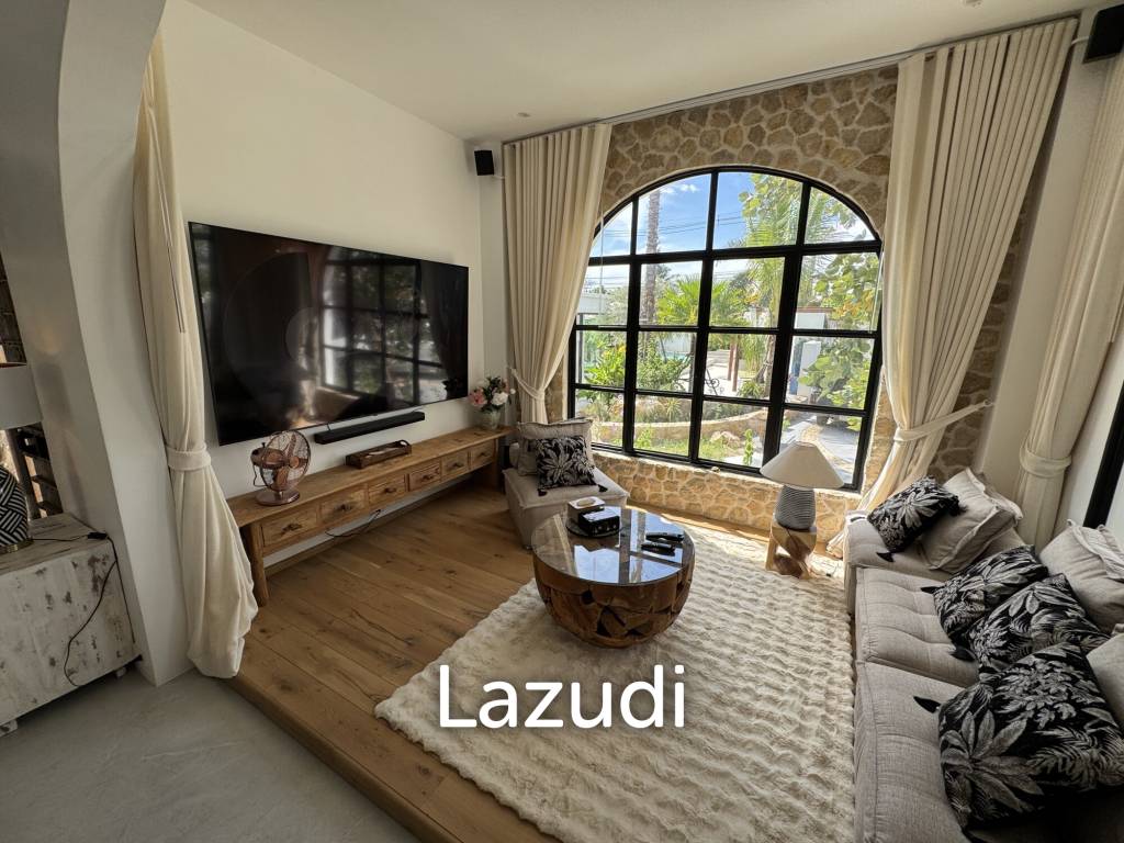 Ultra-Luxury 5-Bedroom Villa: Black Mountain, Saltwater pool