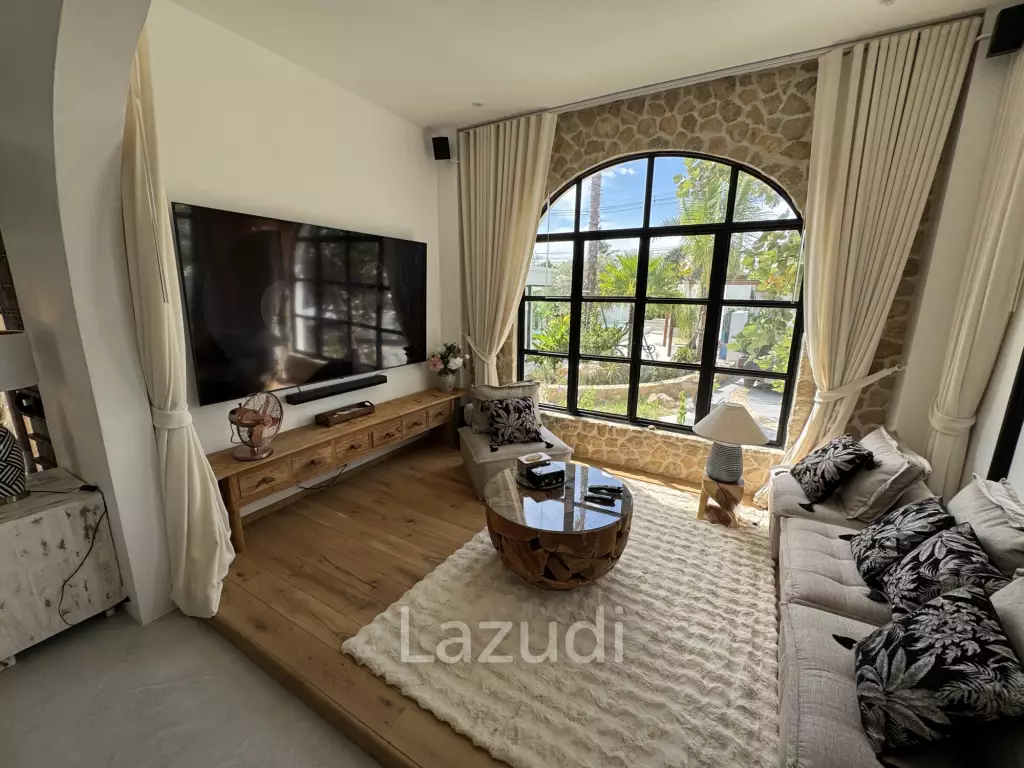 Ultra-Luxury 5-Bedroom Villa: Black Mountain, Saltwater pool