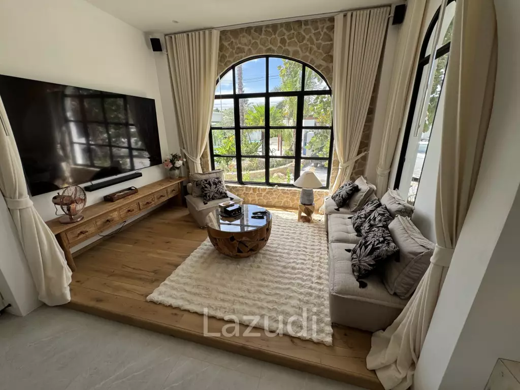 Ultra-Luxury 5-Bedroom Villa: Black Mountain, Saltwater pool