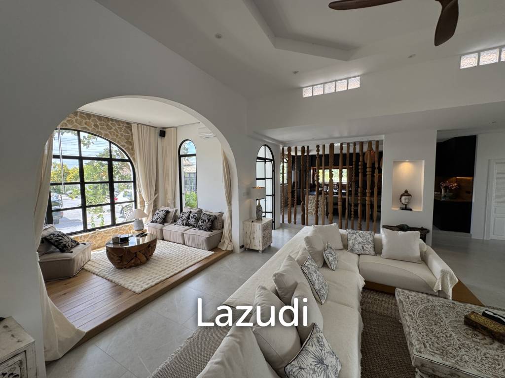 Ultra-Luxury 5-Bedroom Villa: Black Mountain, Saltwater pool