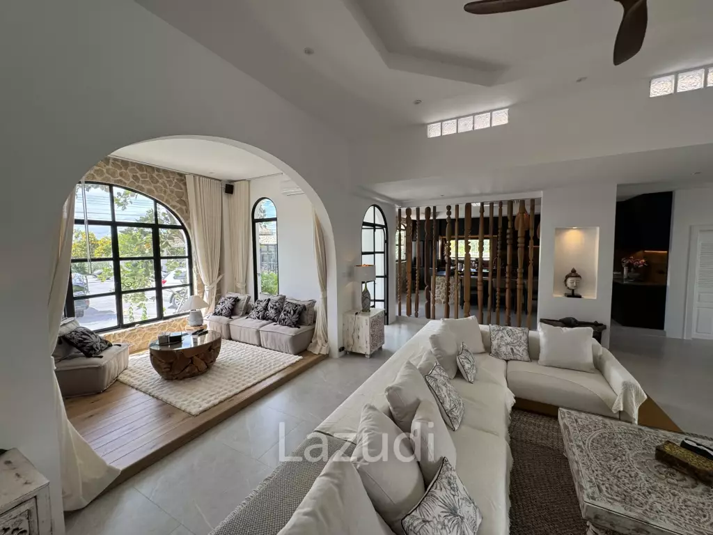 Ultra-Luxury 5-Bedroom Villa: Black Mountain, Saltwater pool