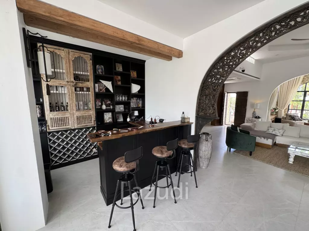 Ultra-Luxury 5-Bedroom Villa: Black Mountain, Saltwater pool