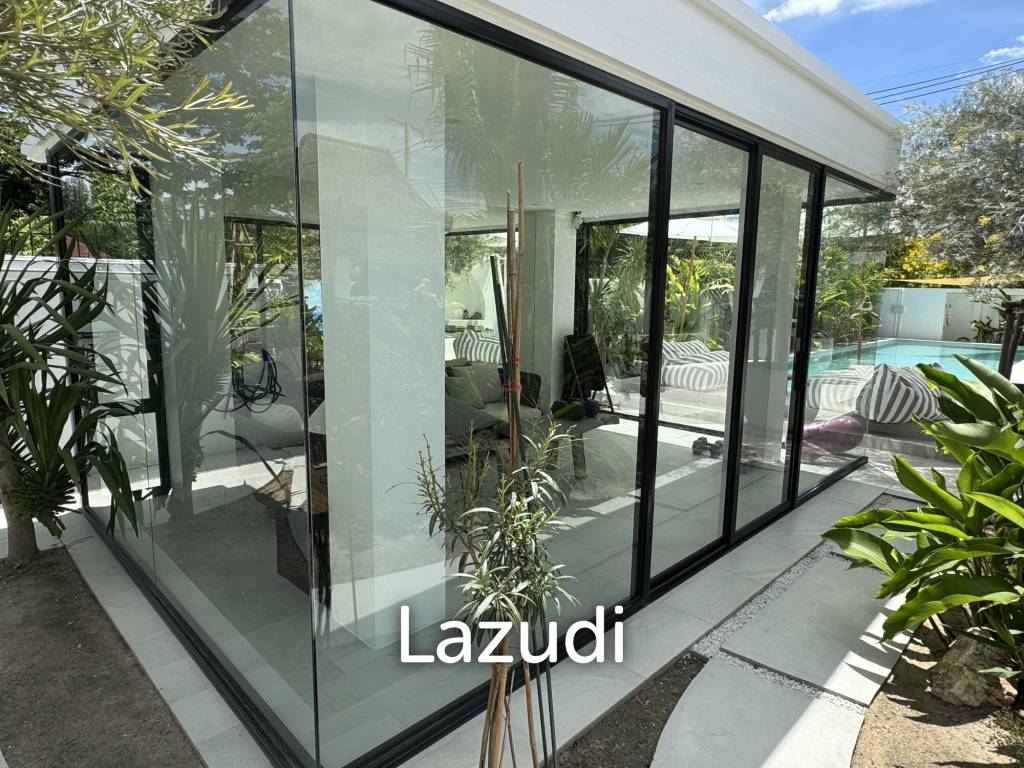 Ultra-Luxury 5-Bedroom Villa: Black Mountain, Saltwater pool