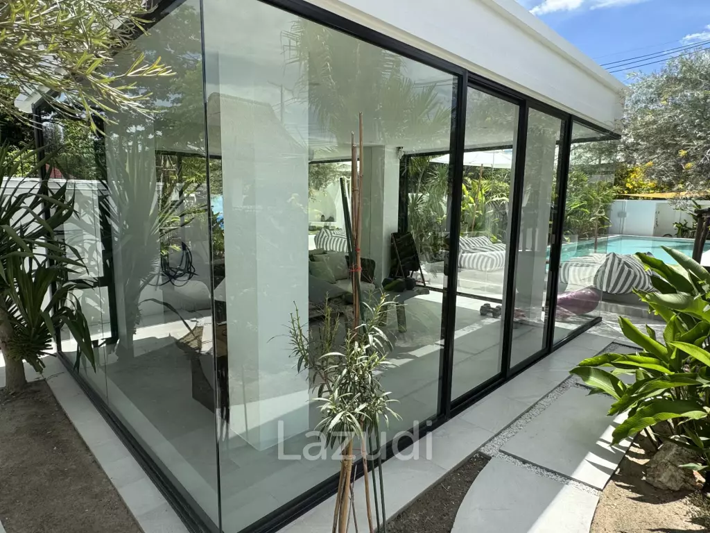 Ultra-Luxury 5-Bedroom Villa: Black Mountain, Saltwater pool