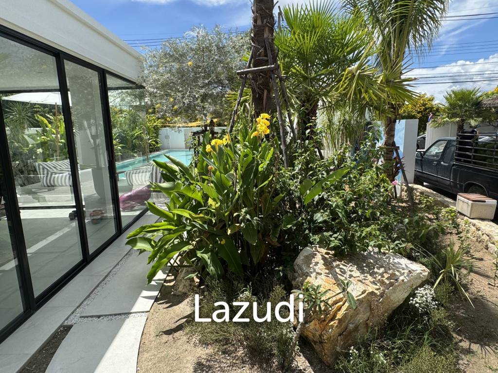 Ultra-Luxury 5-Bedroom Villa: Black Mountain, Saltwater pool