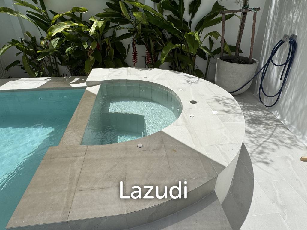 Ultra-Luxury 5-Bedroom Villa: Black Mountain, Saltwater pool