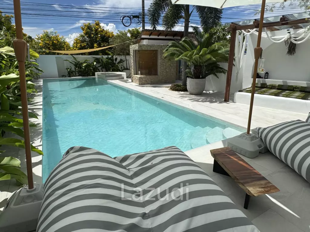 Ultra-Luxury 5-Bedroom Villa: Black Mountain, Saltwater pool