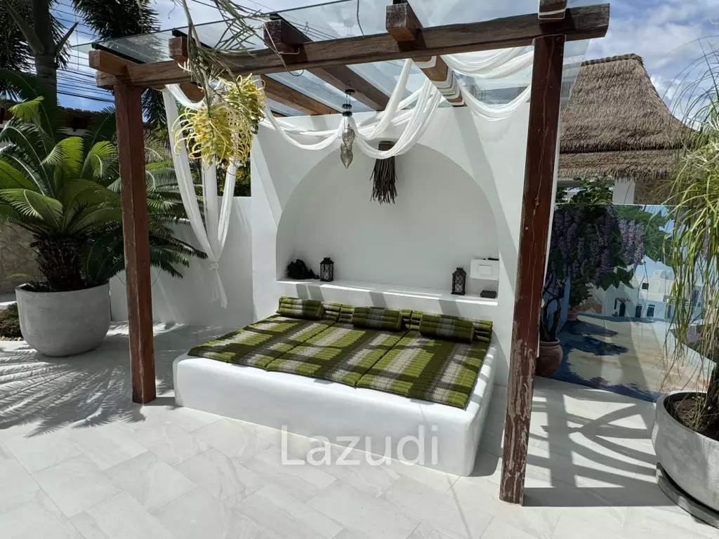 Ultra-Luxury 5-Bedroom Villa: Black Mountain, Saltwater pool