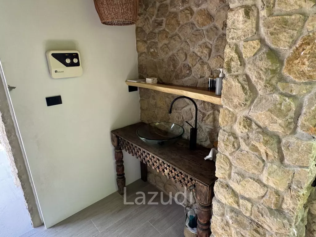 Ultra-Luxury 5-Bedroom Villa: Black Mountain, Saltwater pool